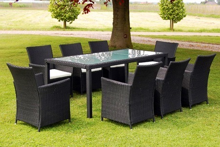 Mobili da giardino in rattan sintetico: design attuale e facile manutenzione